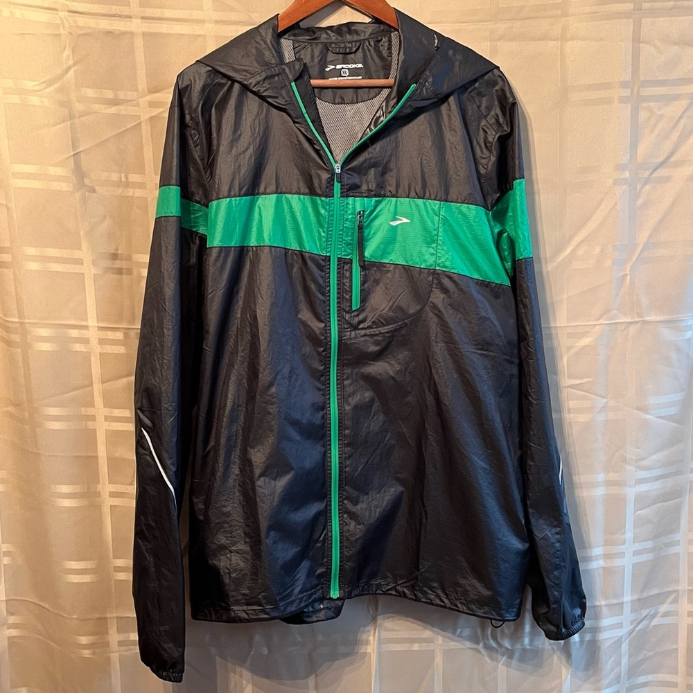 Brooks Hooded lightweight Packable Windbreaker/Running Jacket- Men’s XL